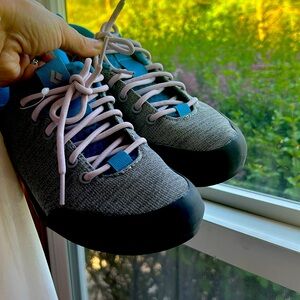 Black Diamond tennis shoes, Almost new, tried on a couple of times only indoor